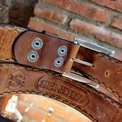 Cinturón Vaquero Sendra Modelo 7606 Evolution Tang Cuero Natural Con Conchos