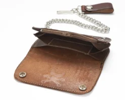 Cartera Con Cadena Marrón Estilo Motero Con Grabado Calavera Y Tibias Cruzadas 6 Cartera Con Cadena Marrón Estilo Motero Con Grabado Calavera Y Tibias Cruzadas -Moda Complementos Tienda AB412 6 Interior2