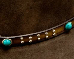 Sombrero Cowboy Estilo Outback Marrón Con Cinta De Cuero Adornada Con Piedras Turquesas 7 Sombrero Cowboy Estilo Outback Marrón Con Cinta De Cuero Adornada Con Piedras Turquesas -Moda Complementos Tienda Outlaw 2 4