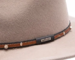 Sombrero Monta Western Color Arena Fieltro Rígido Y Ala Estrecha 7 Sombrero Monta Western Color Arena Fieltro Rígido Y Ala Estrecha -Moda Complementos Tienda Pinehurst 3